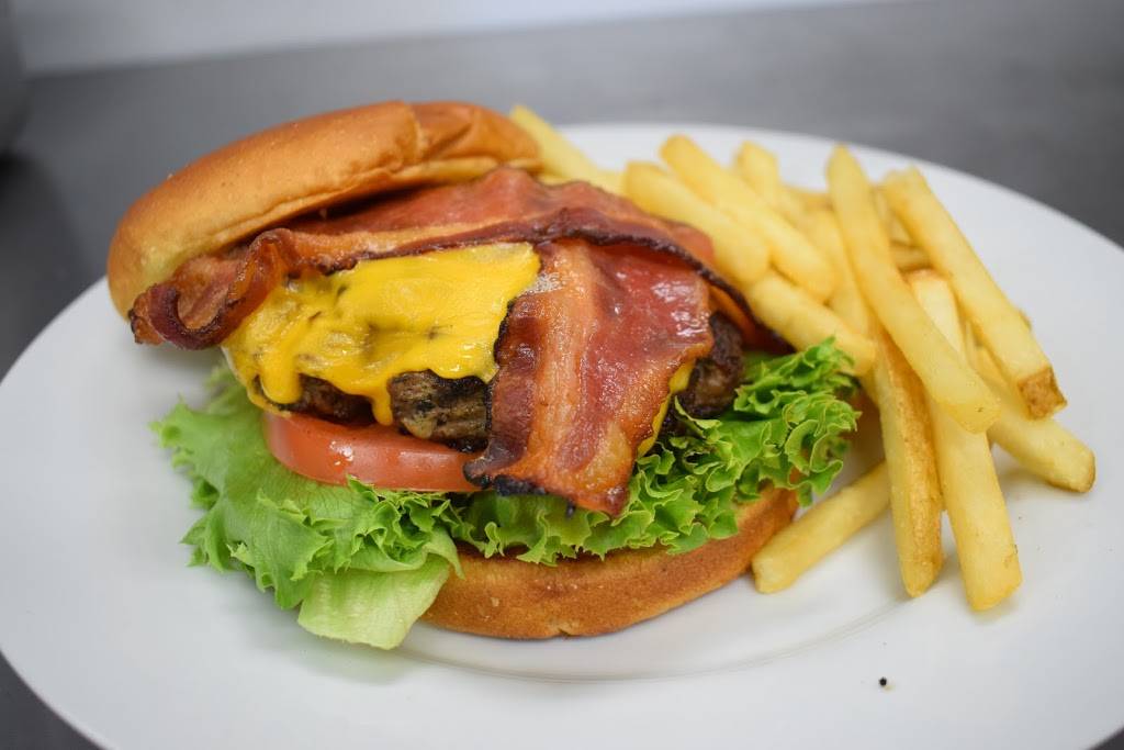 Snappers & Parks Boat Club | restaurant | 24457 Stake Out Rd, Okoboji, IA 51355, USA | 7123328293 OR +1 712-332-8293