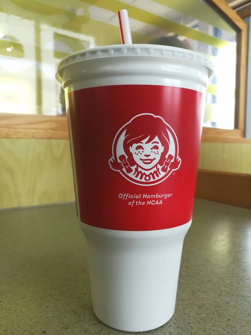 Wendys | restaurant | 102 W Pershing Rd, Decatur, IL 62526, USA | 2178726442 OR +1 217-872-6442