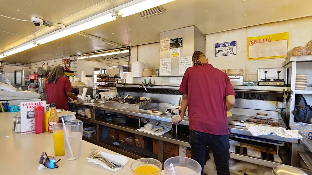 Courtesy Diner | restaurant | 3153 S Kingshighway Blvd, St. Louis, MO 63139, USA | 3147769059 OR +1 314-776-9059