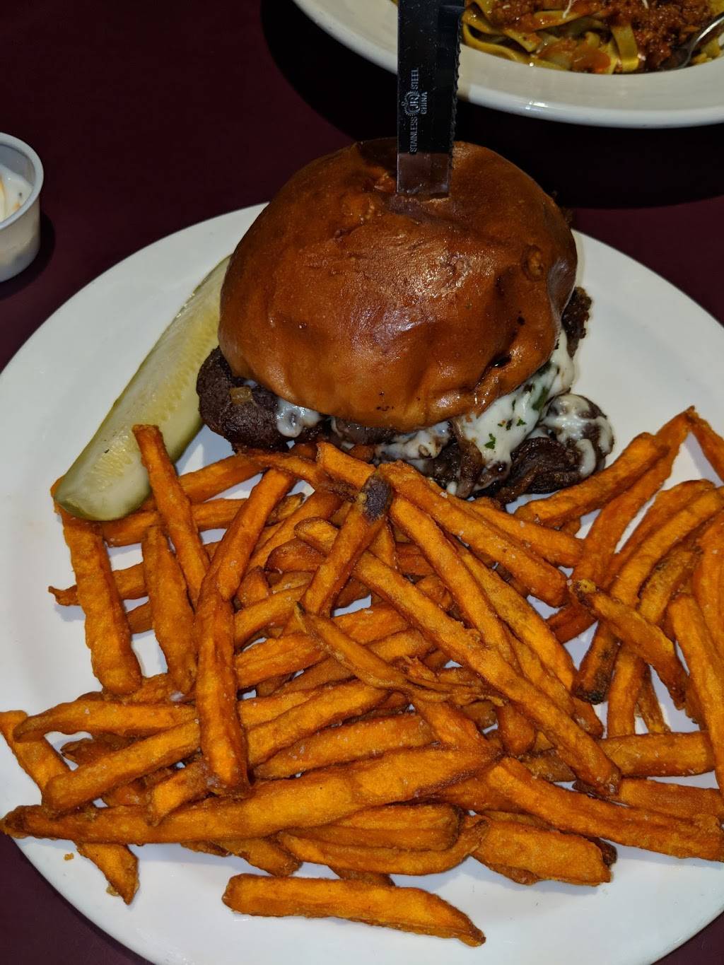 Monaghans Sports Pub & Grill | restaurant | 1289 Marlborough Ct, Oakville, ON L6H 2R9, Canada | 9058424435 OR +1 905-842-4435