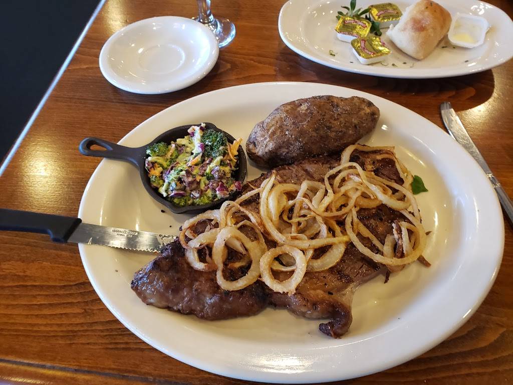 Charleys Restaurant & Lounge | night club | 920 Madison Ave, Mankato, MN 56001, USA | 5073886845 OR +1 507-388-6845