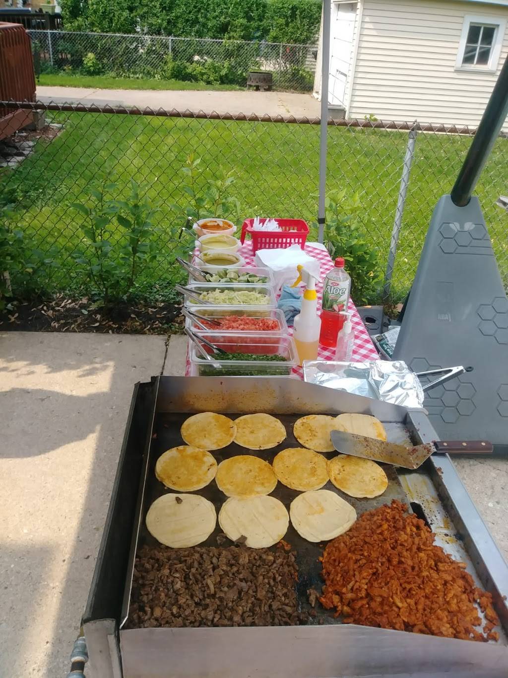 Tacos Castillo #1 | restaurant | 10258 S Ewing Ave, Chicago, IL 60617, USA | 3123859286 OR +1 312-385-9286