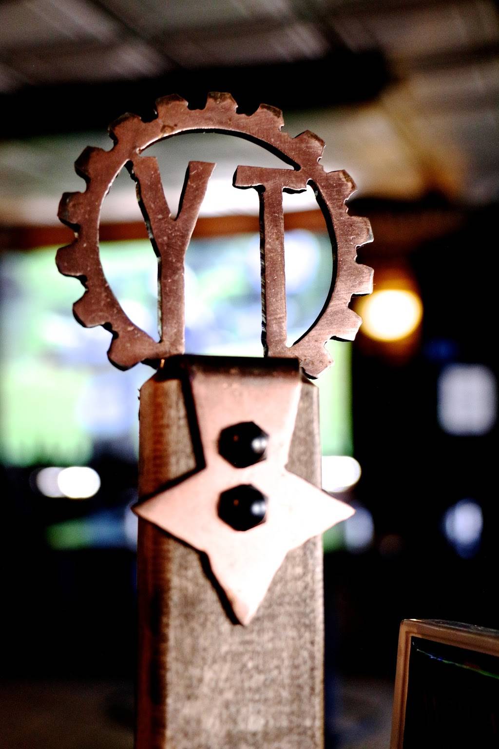 Henry Ts | restaurant | 3520 W 6th St, Lawrence, KS 66049, USA | 7857492999 OR +1 785-749-2999