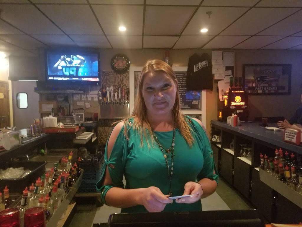 Fast Breaks Restaurant | restaurant | 1465 Lisbon St, Lewiston, ME 04240, USA | 2077823305 OR +1 207-782-3305