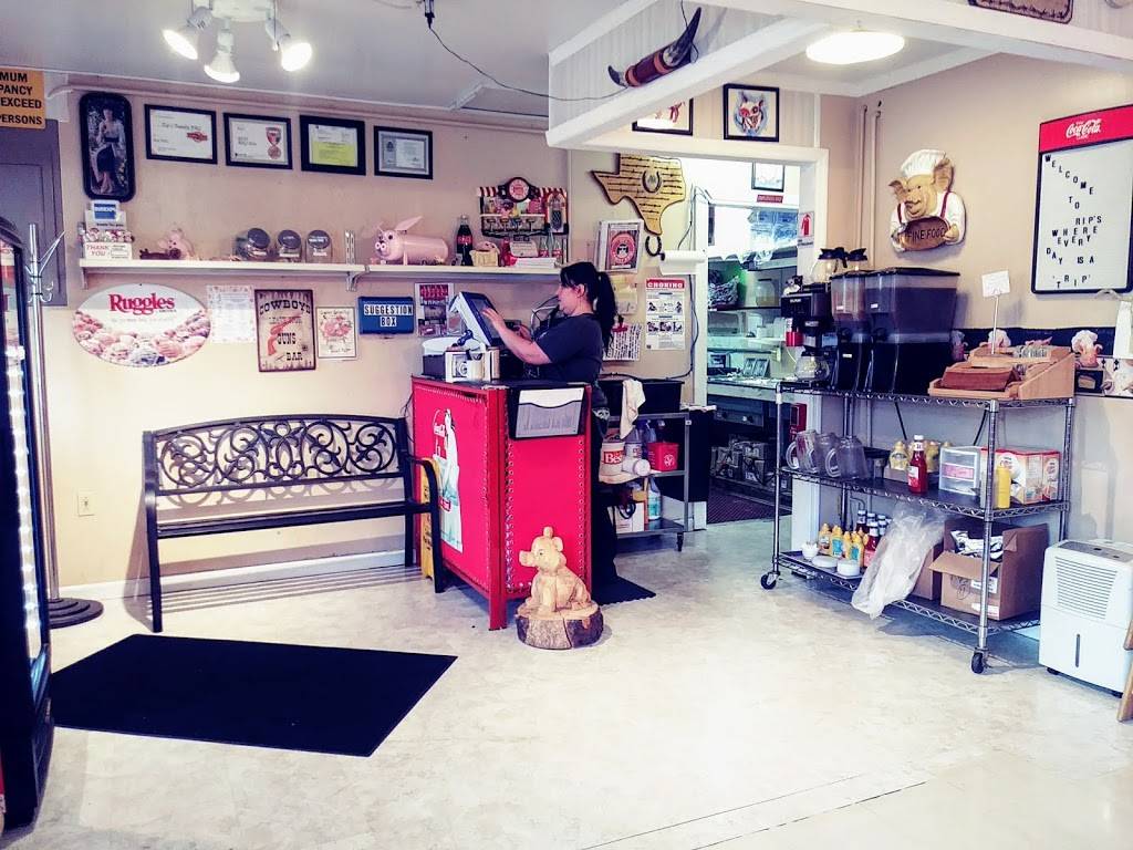 Rips Family BBQ | restaurant | 302 W 5th St, Connersville, IN 47331, USA | 7652221103 OR +1 765-222-1103