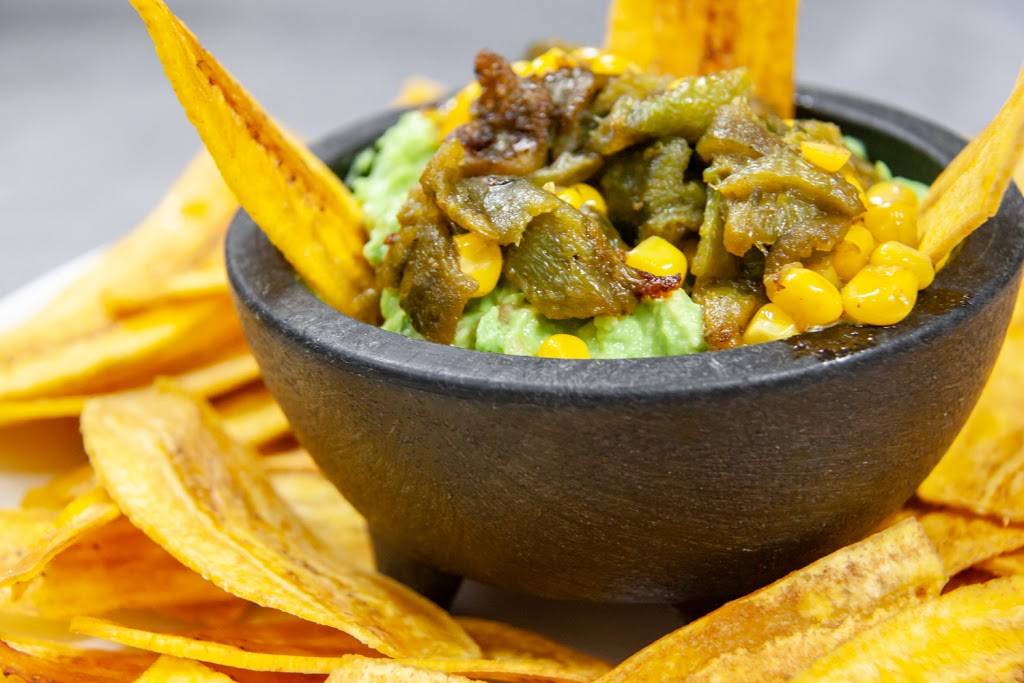 Tavos Signature Cuisine | restaurant | 5814 W Bluemound Rd, Milwaukee, WI 53213, USA | 4142398888 OR +1 414-239-8888