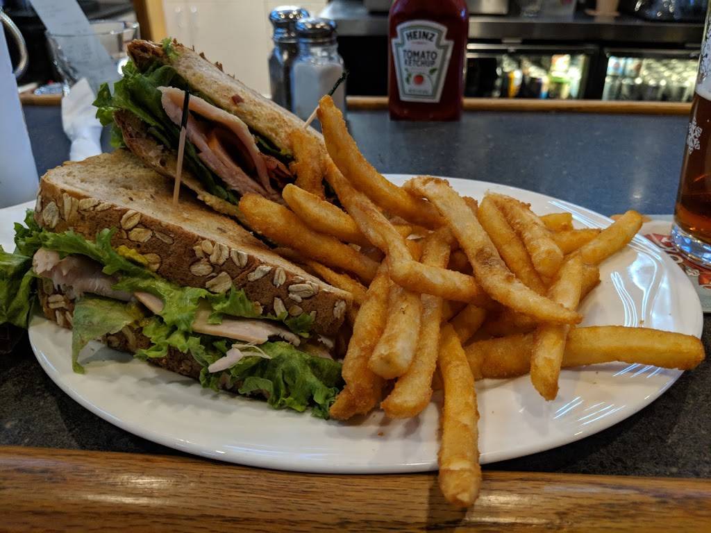 Teamz Restaurant & Bar | restaurant | 6611 Eastland Rd, Cleveland, OH 44130, USA | 4402437288 OR +1 440-243-7288