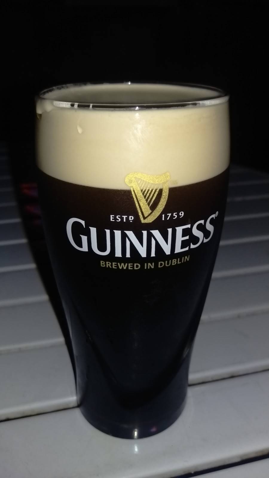 Shamrock Bar & Grill | restaurant | 2633 West Coast Hwy C, Newport Beach, CA 92663, USA | 9496315633 OR +1 949-631-5633