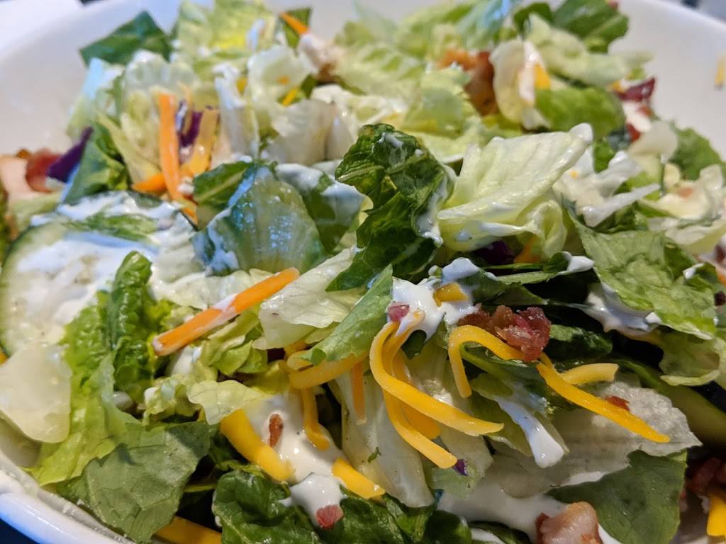 Red Robin Gourmet Burgers and Brews | restaurant | 15780 Hall Rd, Clinton Twp, MI 48038, USA | 5862869236 OR +1 586-286-9236