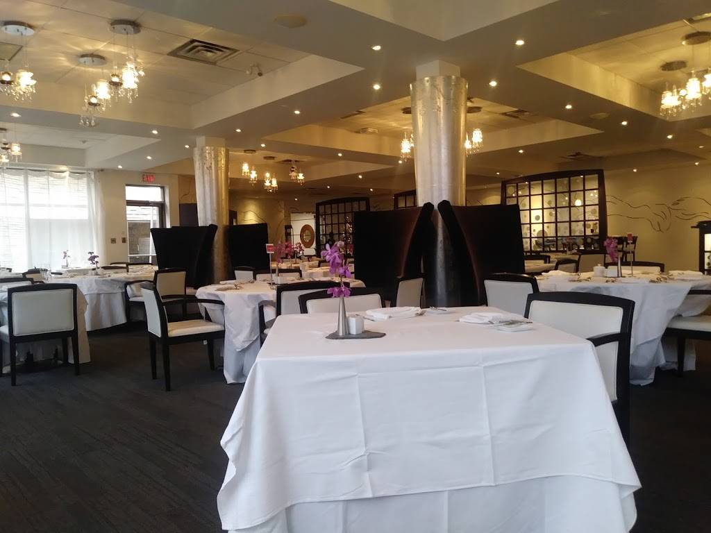 LIV Restaurant | restaurant | 253 Taylor Rd, Niagara-on-the-Lake, ON L0S 1J0, Canada | 9056882550 OR +1 905-688-2550