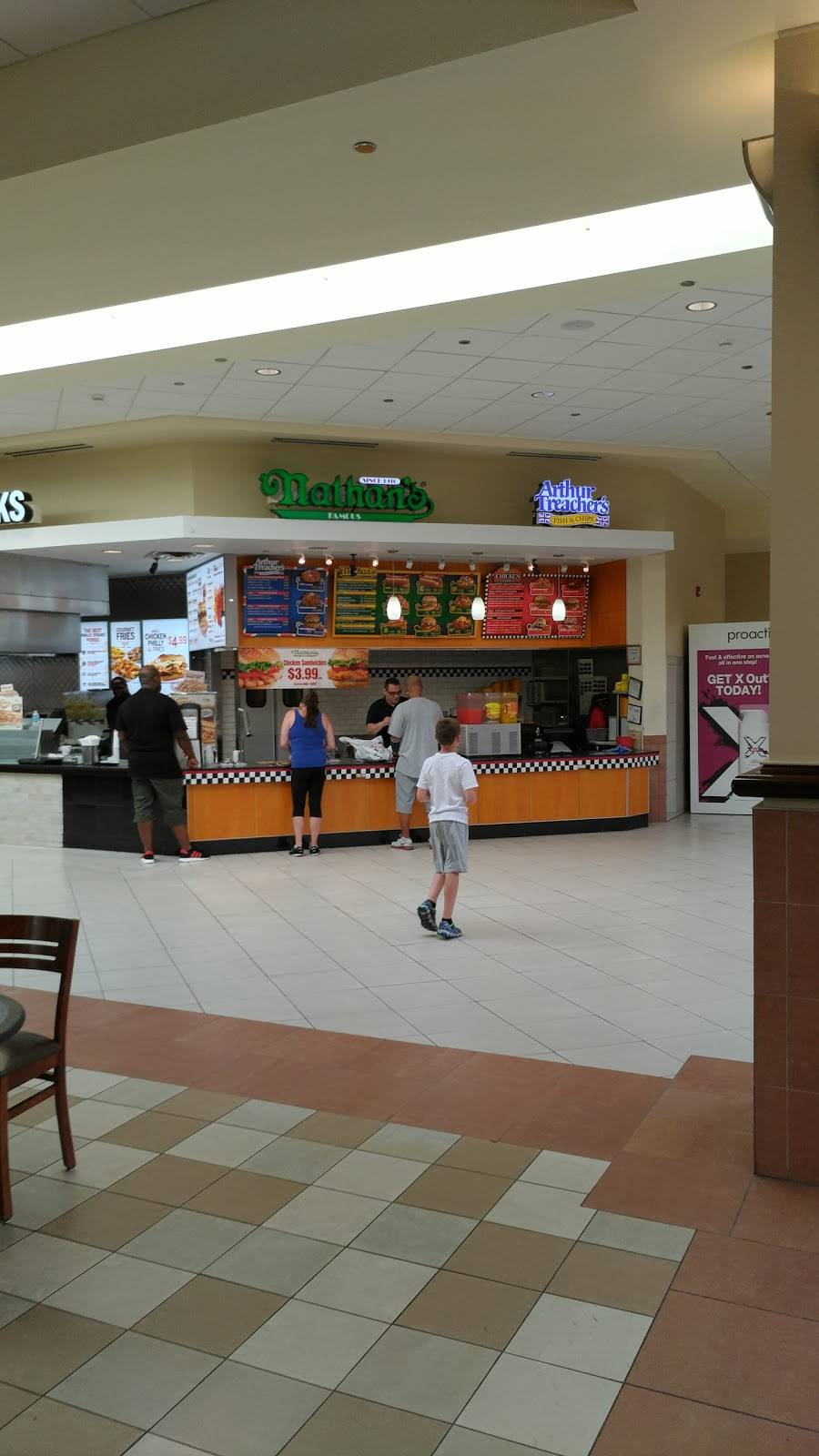 Nathans Famous | restaurant | Livingston Mall, 112 Eisenhower Pkwy, Livingston, NJ 07039, USA | 9739925190 OR +1 973-992-5190