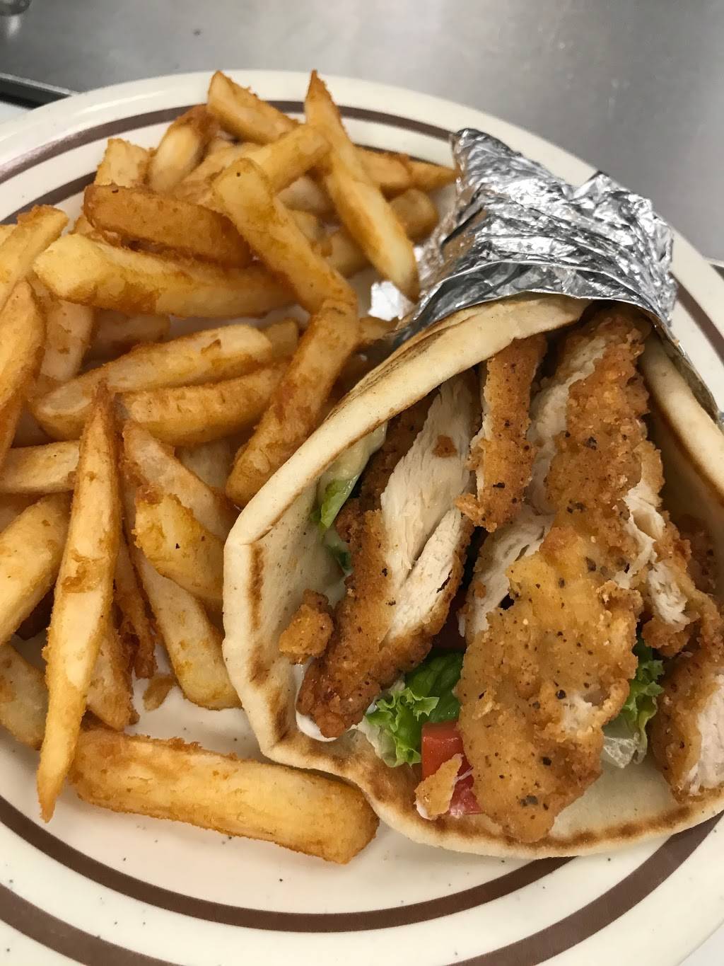 Papas of Armada Family Restaurant | restaurant | 23056 E Main St, Armada, MI 48005, USA | 5867845177 OR +1 586-784-5177