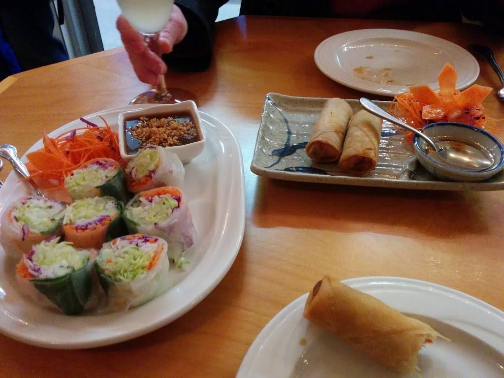 Benjarong Restaurant | restaurant | 214 Main St, Acton, MA 01720, USA | 9786359580 OR +1 978-635-9580