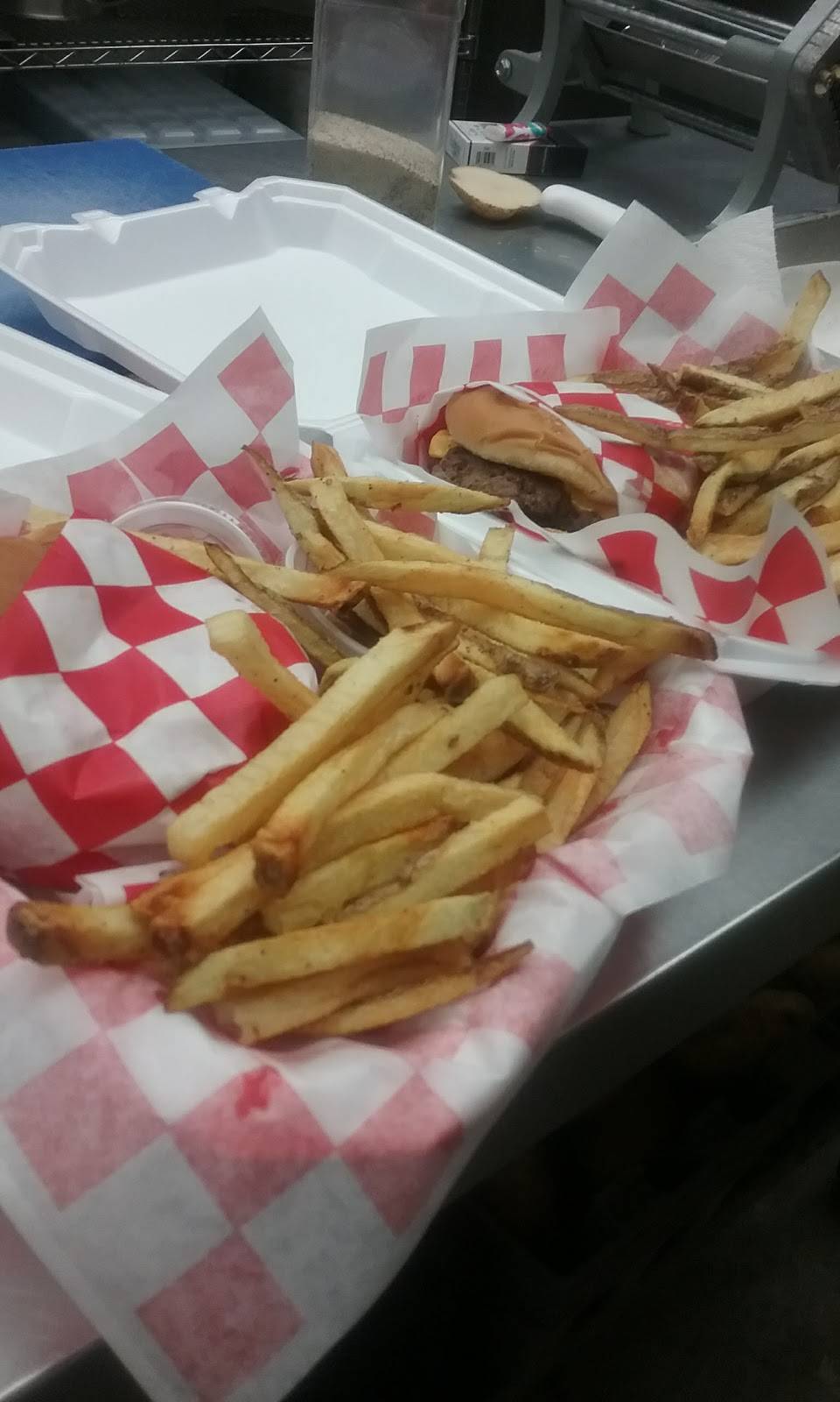 Tons Of Fun BBQ | restaurant | 337 S Dalton St, Bartlett, TX 76511, USA | 2542737037 OR +1 254-273-7037