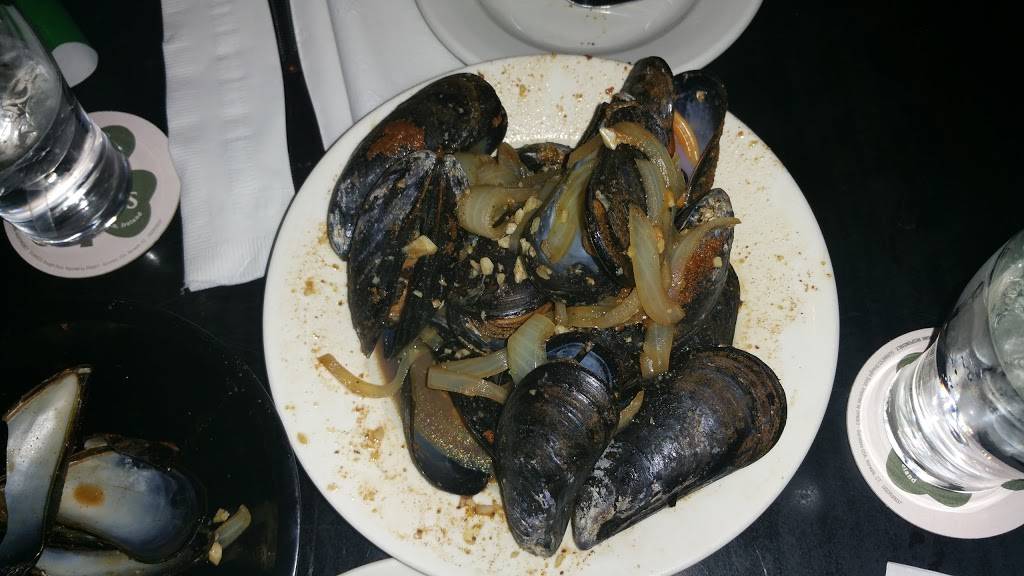 Berthas | night club | 734 S Broadway, Baltimore, MD 21231, USA | 4103275795 OR +1 410-327-5795