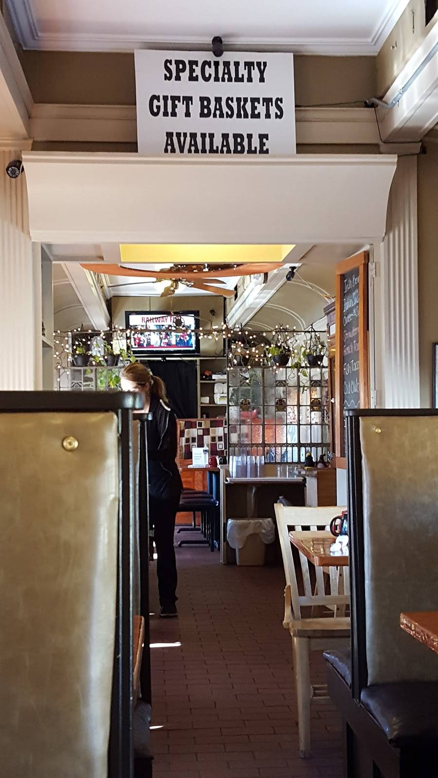 Railway Cafe | restaurant | 938 Lees River Ave, Somerset, MA 02726, USA | 5086179403 OR +1 508-617-9403