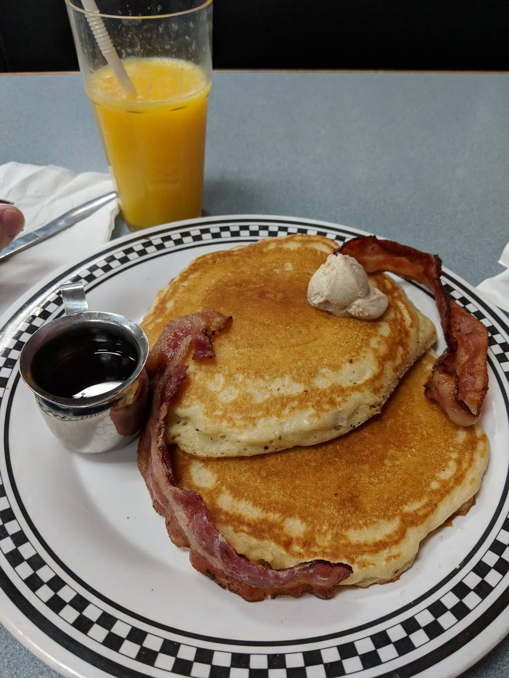 Grumps Cafe | cafe | 117 Hillsmere Dr, Annapolis, MD 21403, USA | 4102670229 OR +1 410-267-0229