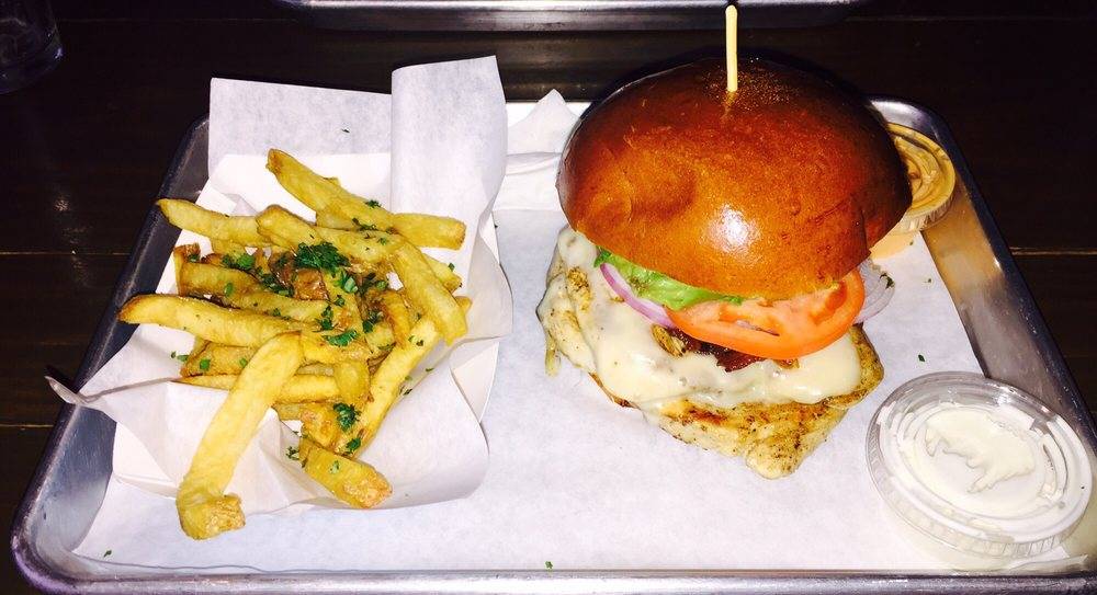 Burgers N Brews | meal takeaway | 3021 Lincoln Blvd, Santa Monica, CA 90405, USA | 3104505854 OR +1 310-450-5854