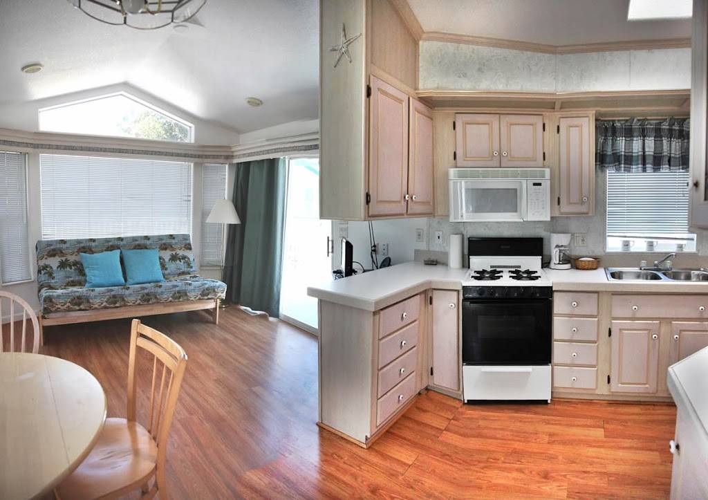 Lighthouse Marina & Resort | restaurant | 151 Brannan Island Rd, Isleton, CA 95641, USA | 9167775511 OR +1 916-777-5511