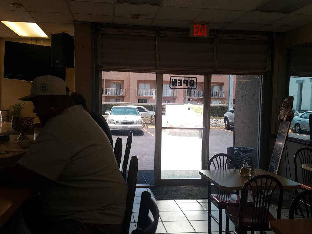 Xplosion Cafe | restaurant | 2601 W 76th St, Hialeah, FL 33016, USA | 3058482233 OR +1 305-848-2233