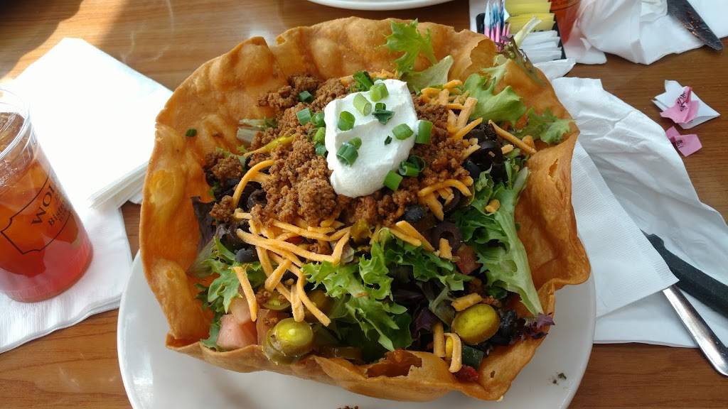 Wolfeys Bistro and Pub | restaurant | 1069 E Broad St, Elyria, OH 44035, USA | 4403659002 OR +1 440-365-9002