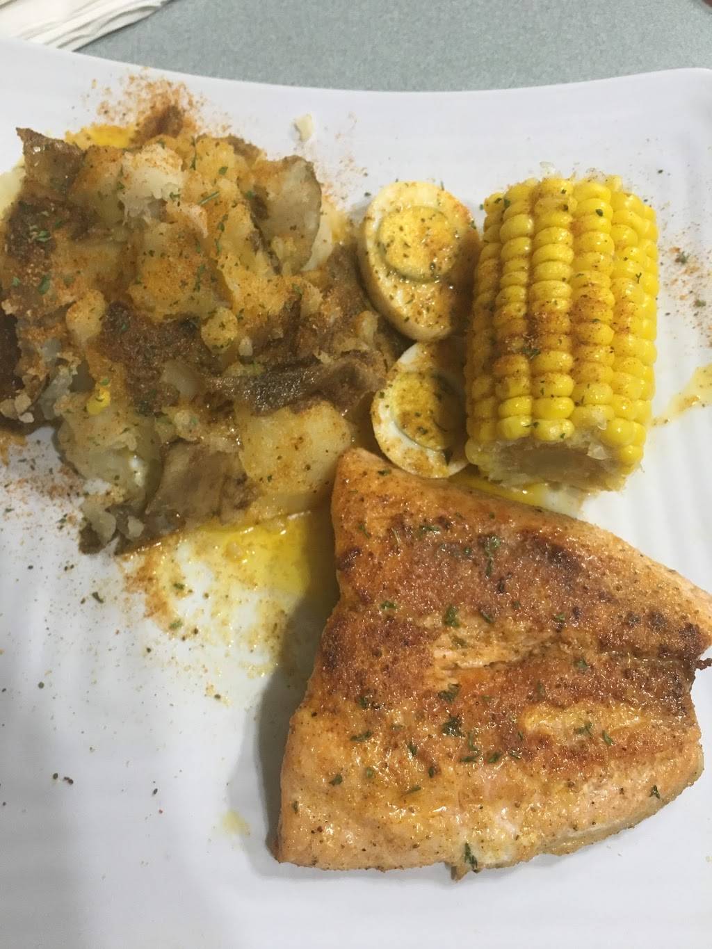 Crab House | restaurant | 19721 W Seven Mile Rd, Detroit, MI 48219, USA | 3135351400 OR +1 313-535-1400