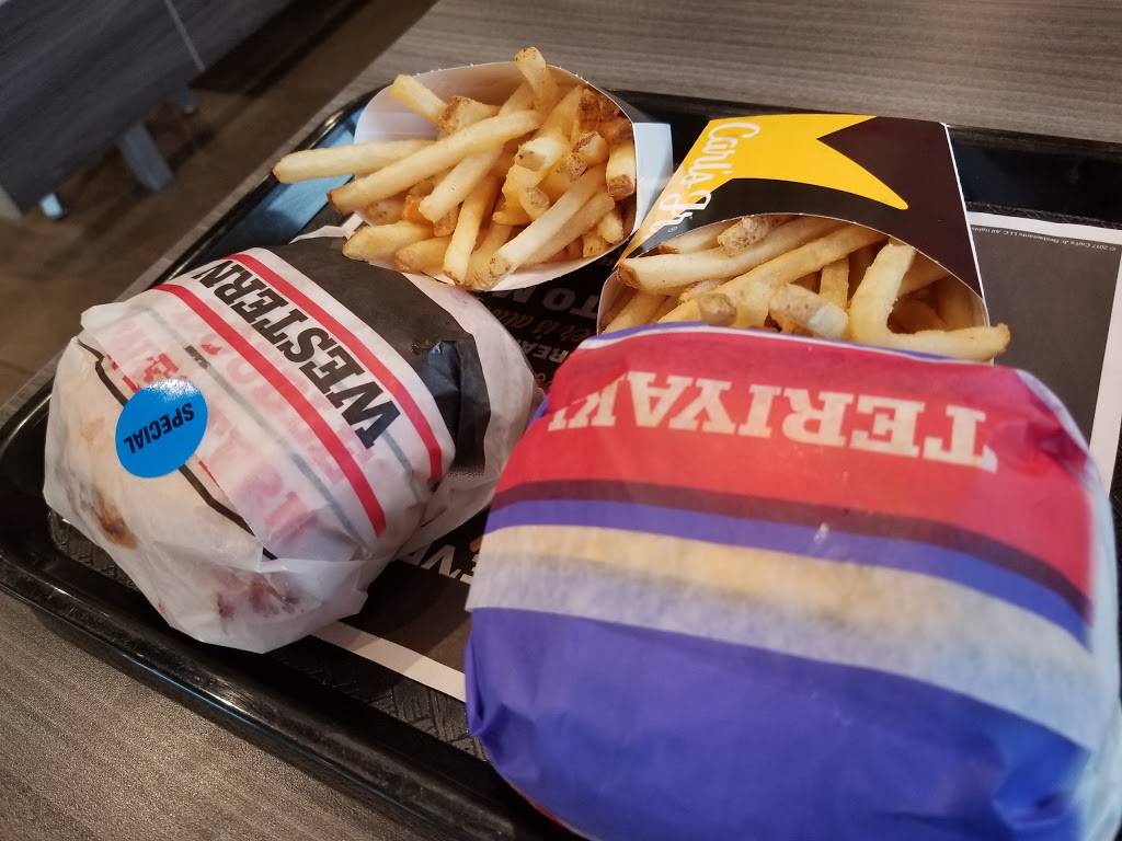 Carls Jr. / Green Burrito | restaurant | 2022 Riverside Ave, Rialto, CA 92377, USA | 9098734766 OR +1 909-873-4766