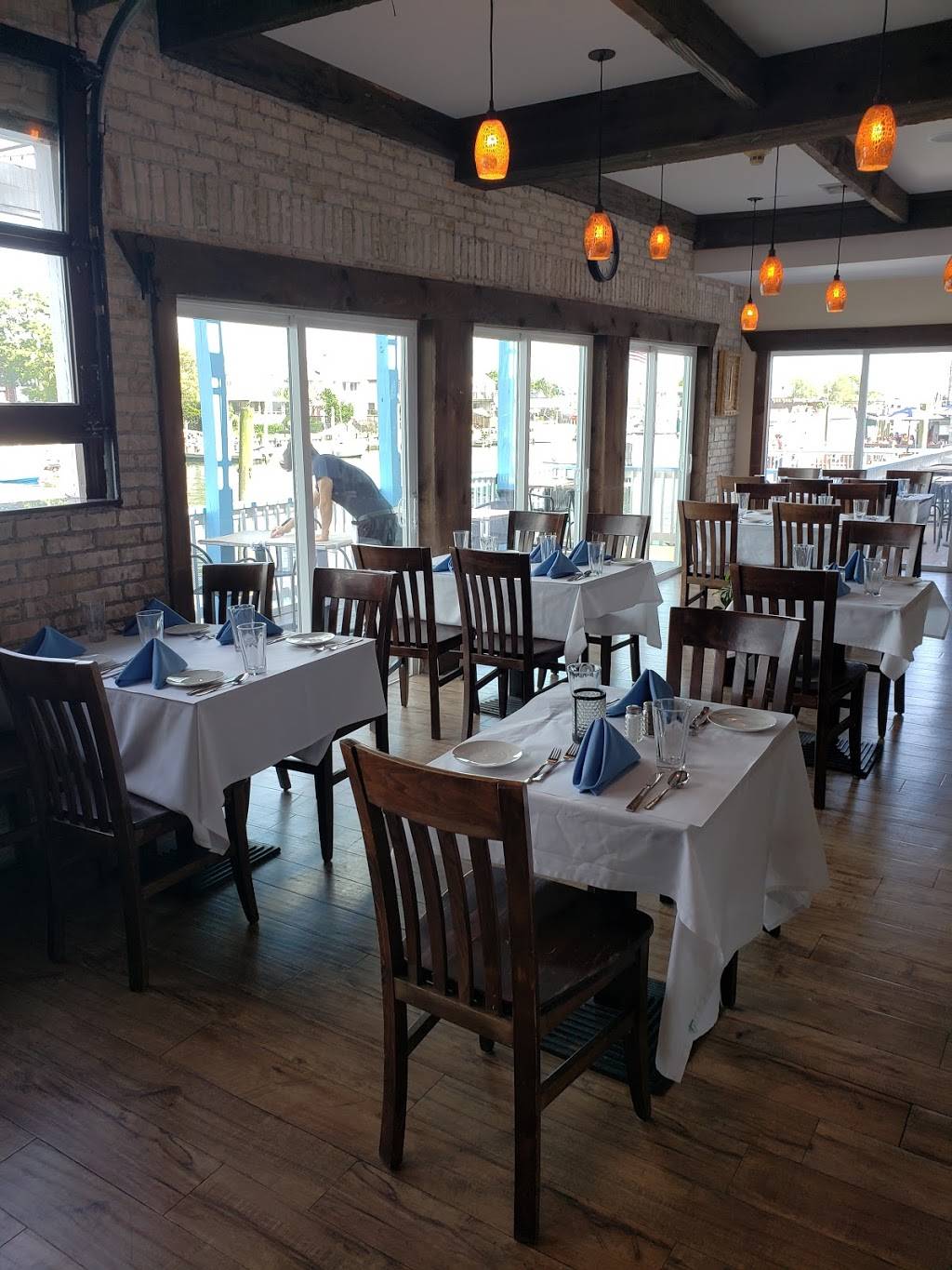 Mile On The Water | restaurant | 229 Woodcleft Ave, Freeport, NY 11520, USA | 5163770700 OR +1 516-377-0700