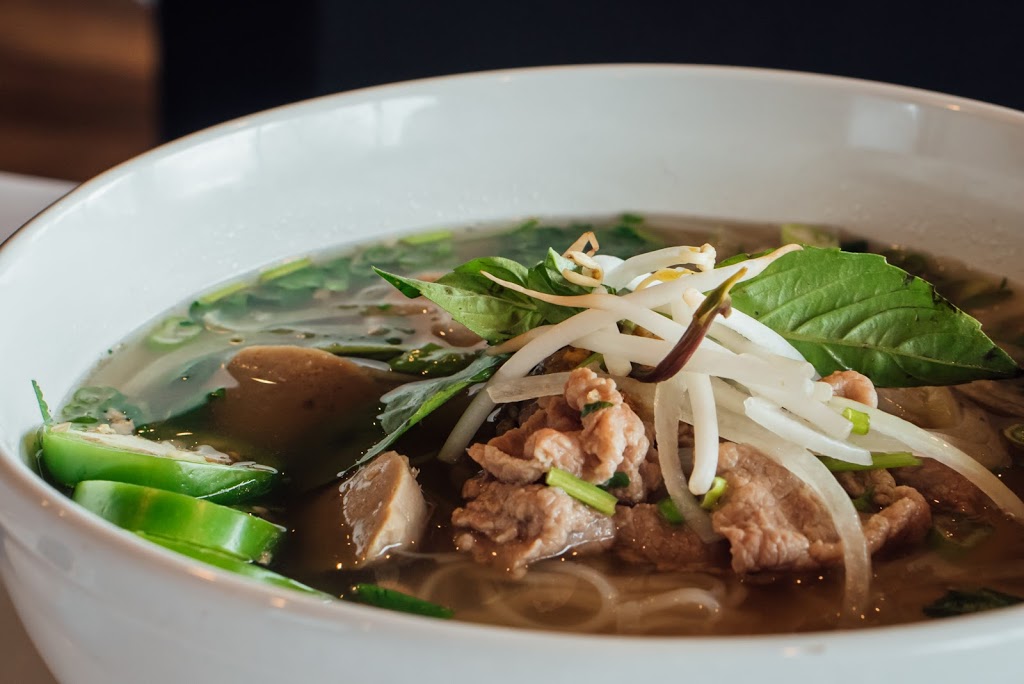 Red Moon Asian Cuisine | restaurant | 582 Prairie Center Dr, Eden Prairie, MN 55344, USA | 9529416556 OR +1 952-941-6556