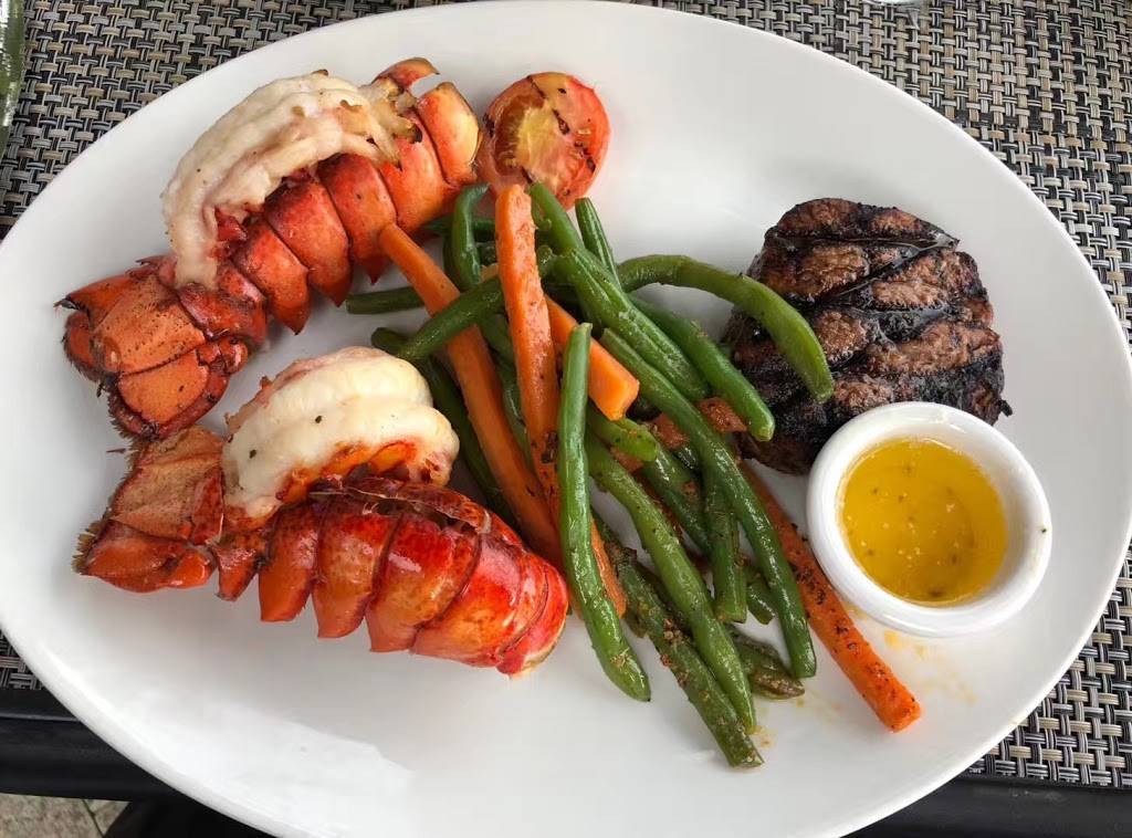 McCormick & Schmicks Seafood & Steaks | restaurant | 145 National Plaza, Oxon Hill, MD 20745, USA | 3015676224 OR +1 301-567-6224