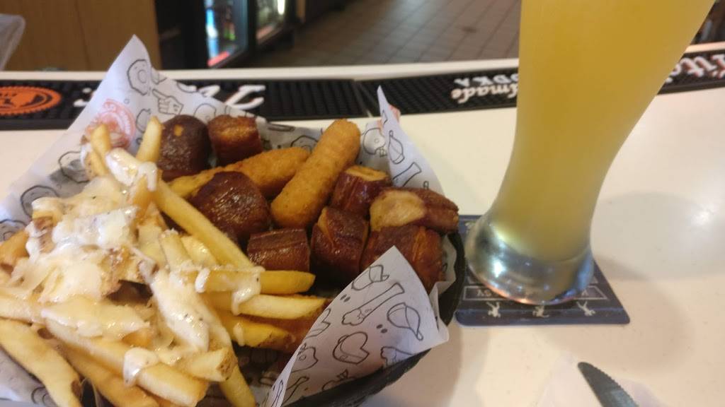 Buffalo Wings & Rings | restaurant | 1279 Rickert Dr, Naperville, IL 60540, USA | 6305485021 OR +1 630-548-5021