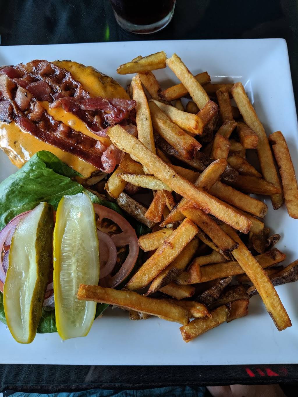 Paddingtons Pub | restaurant | 18 Ontario St N, Grand Bend, ON N0M 1T0, Canada | 5192385788 OR +1 519-238-5788