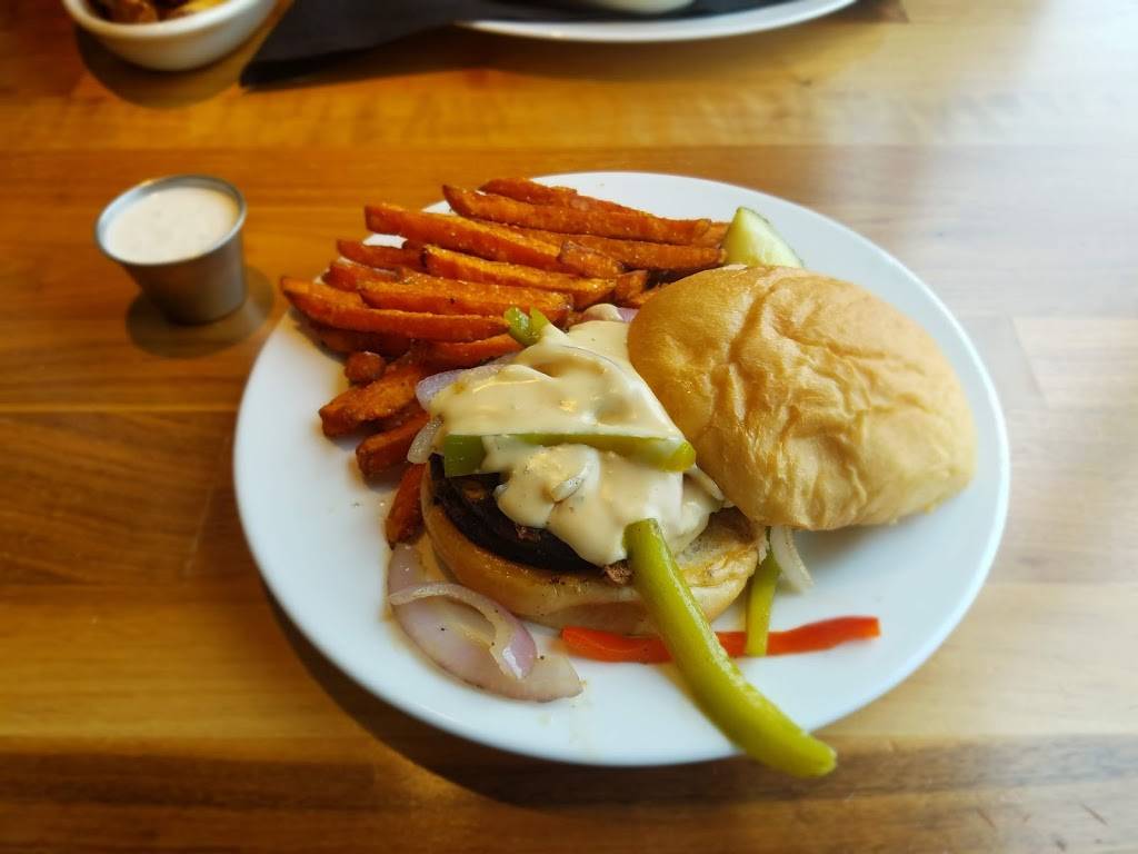 Hy-Vee Market Grille | restaurant | 405 E Nifong Blvd, Columbia, MO 65201, USA | 5734426349 OR +1 573-442-6349