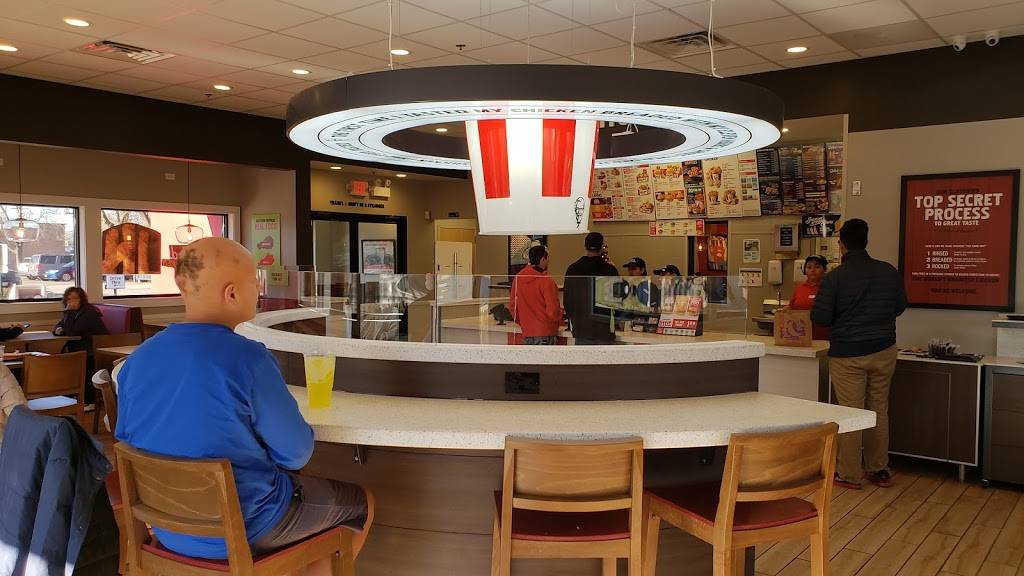 KFC | restaurant | 150 E Dundee Rd, Wheeling, IL 60090, USA | 8472152308 OR +1 847-215-2308