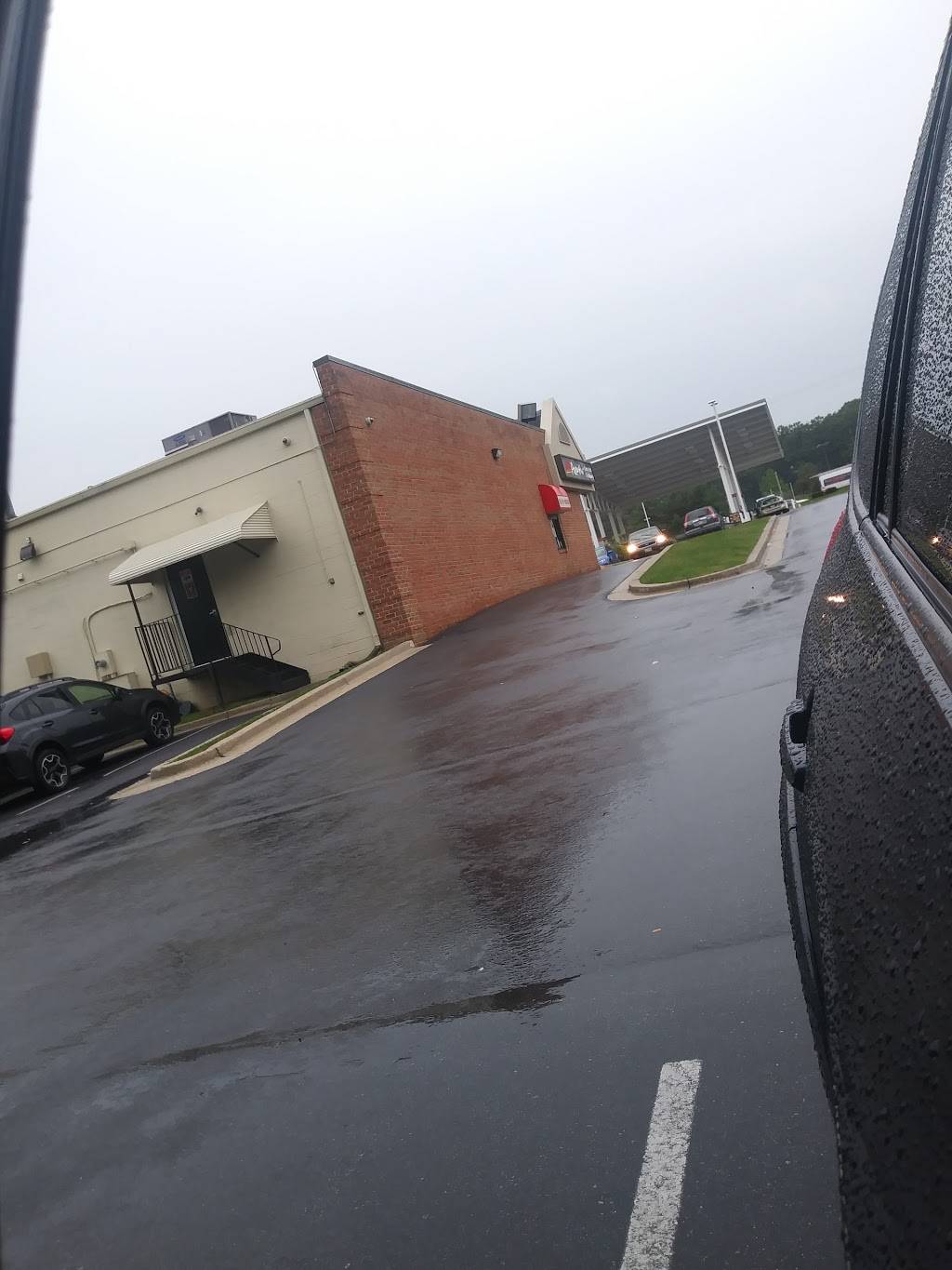 Pizza Hut | restaurant | 7800 Parke W Dr, Glen Burnie, MD 21061, USA | 4105902662 OR +1 410-590-2662