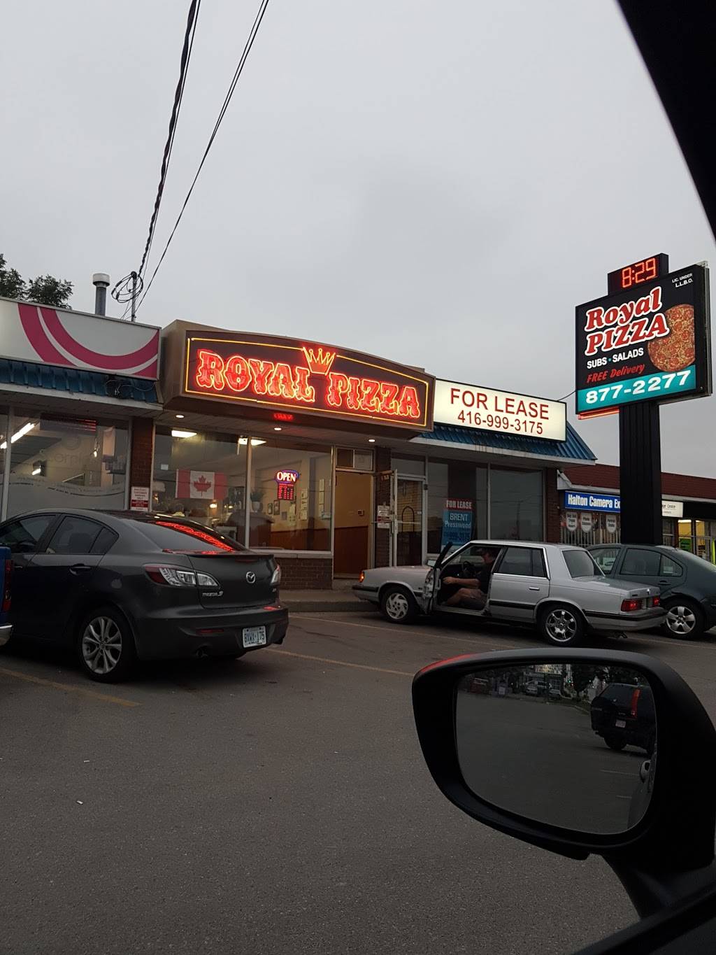 Royal Pizzeria & Spaghetti House | restaurant | 134 Guelph St, Georgetown, ON L7G 4A5, Canada | 9058772277 OR +1 905-877-2277