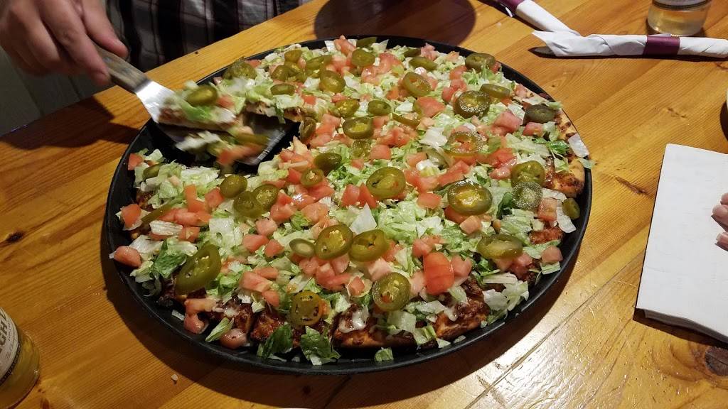 Fanellas Pizza & Pub | restaurant | 26842 IL-134, Ingleside, IL 60041, USA | 8475468282 OR +1 847-546-8282