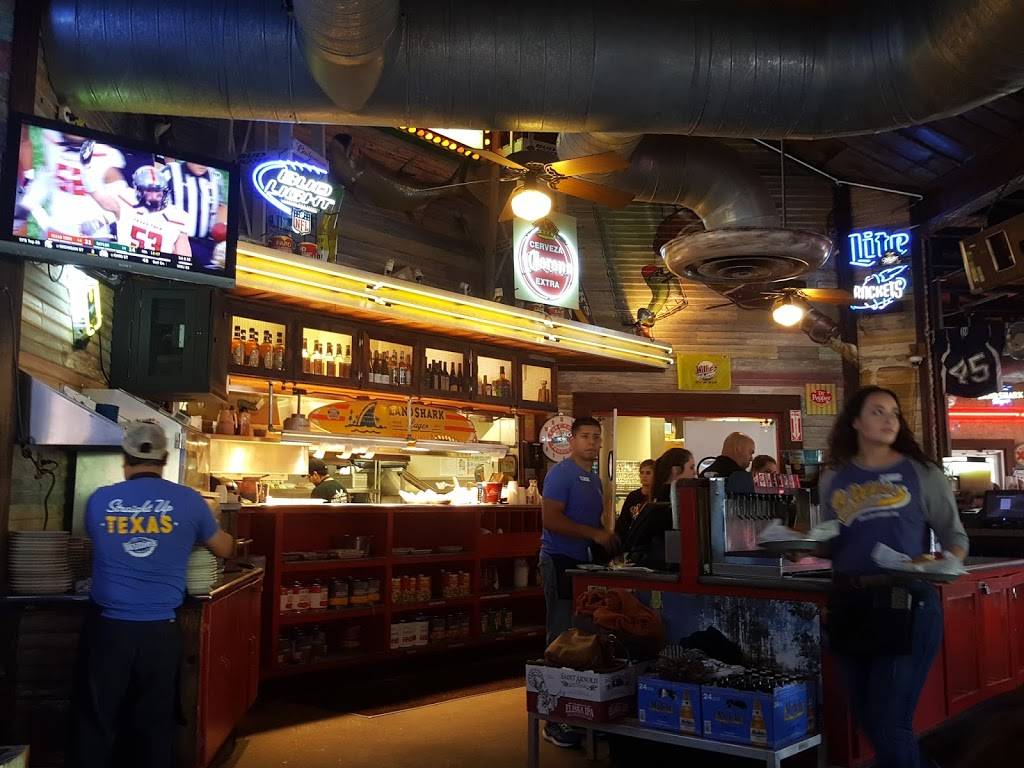 Willies Grill & Icehouse | restaurant | 16846 Interstate 45 S, Conroe, TX 77384, USA | 9363210065 OR +1 936-321-0065