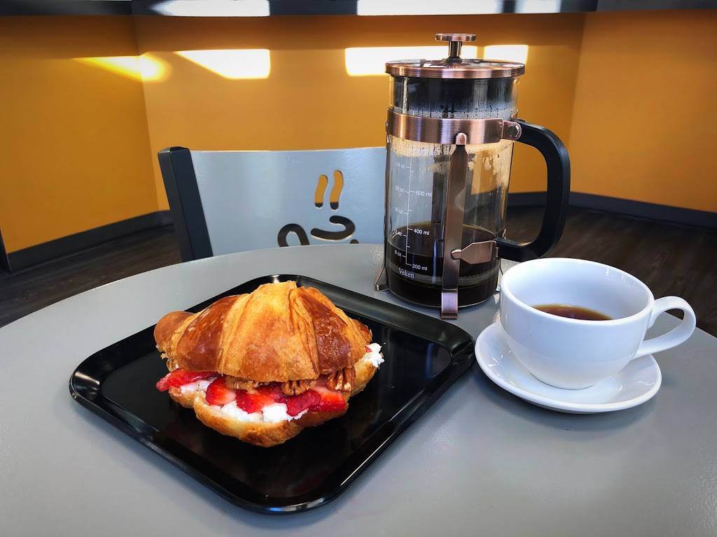 Le Petit French Cafe | bakery | 4350 Gulf Shore Blvd N #506, Naples, FL 34103, USA | 2392800438 OR +1 239-280-0438