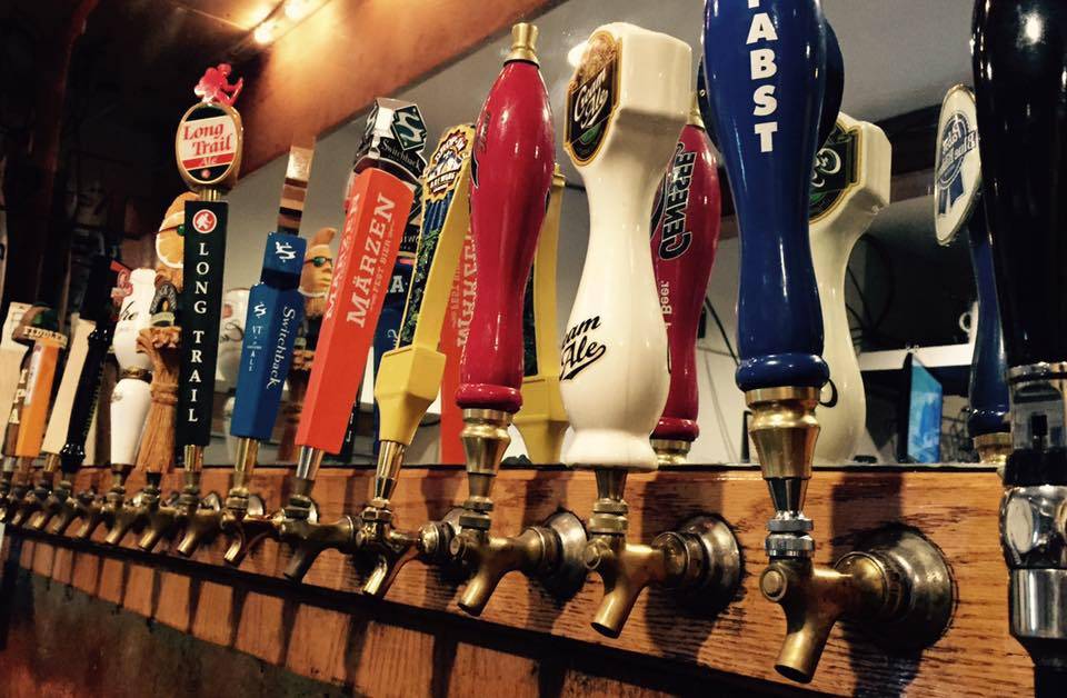 Crossroads Bar & Grill | restaurant | 108 Rainbow St, South Royalton, VT 05068, USA | 8027632002 OR +1 802-763-2002