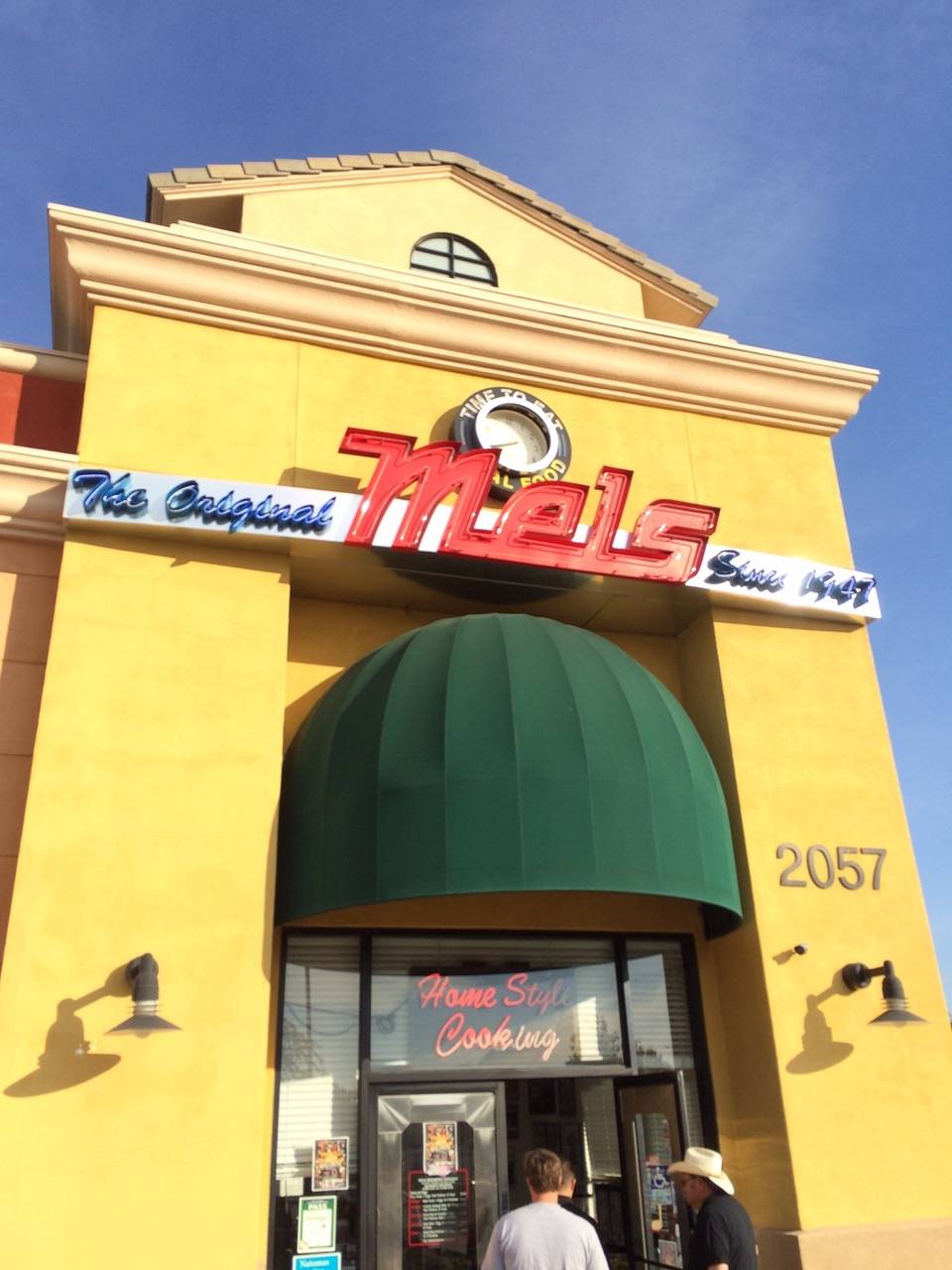 The Original Mels Diner | restaurant | 565 Howe Ave, Sacramento, CA 95825, USA | 9166417500 OR +1 916-641-7500