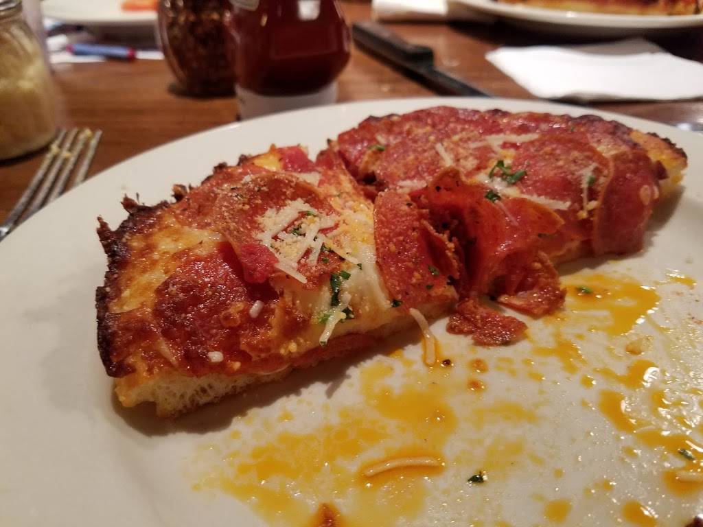 Old Chicago | restaurant | 2643 S 144th St, Omaha, NE 68144, USA | 4023309001 OR +1 402-330-9001