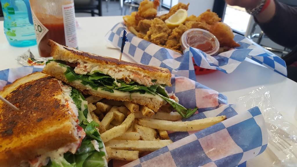 Atkins Seafood | restaurant | 300 Ferris Ave, Waxahachie, TX 75165, USA | 2144635490 OR +1 214-463-5490