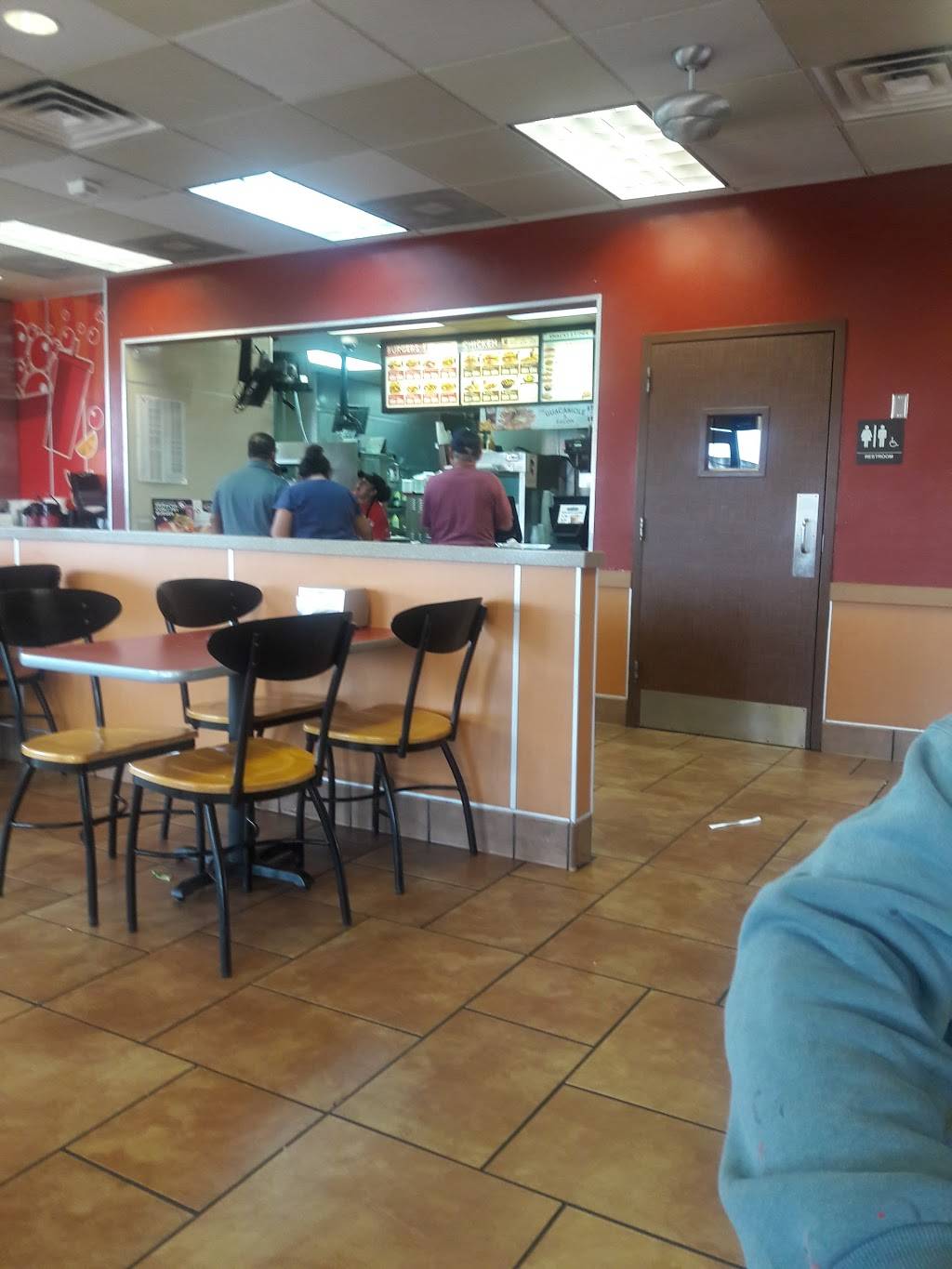 Jack in the Box | restaurant | 5850 Gulf Fwy, Houston, TX 77023, USA | 7139232188 OR +1 713-923-2188