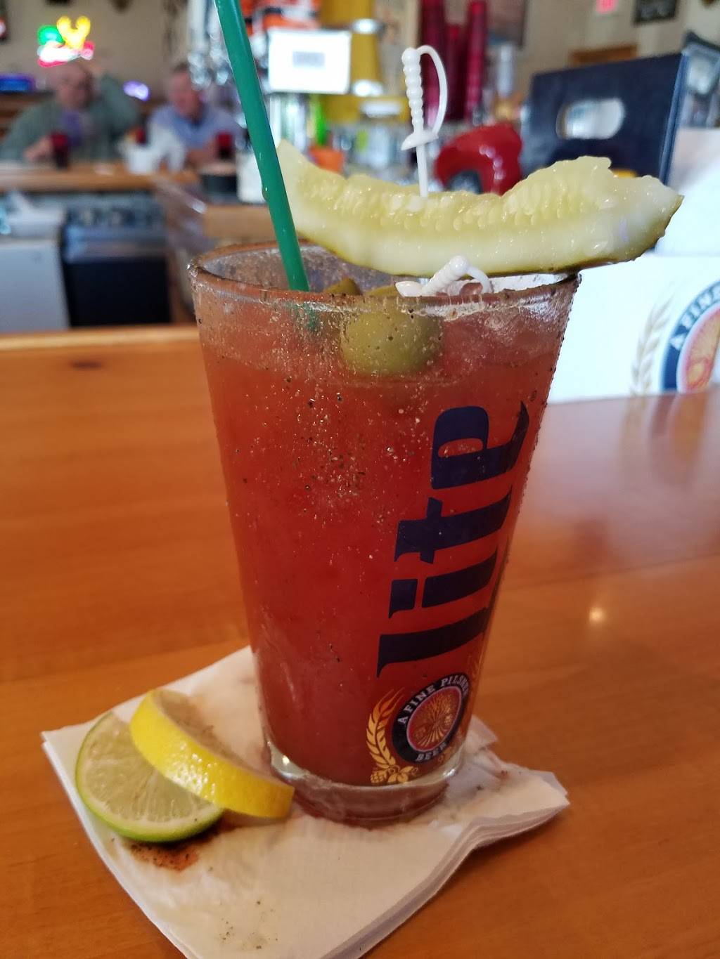 Cabin Fever Bar & Grill | restaurant | 5220 Trompeter Rd, Peru, IL 61354, USA | 8152241099 OR +1 815-224-1099