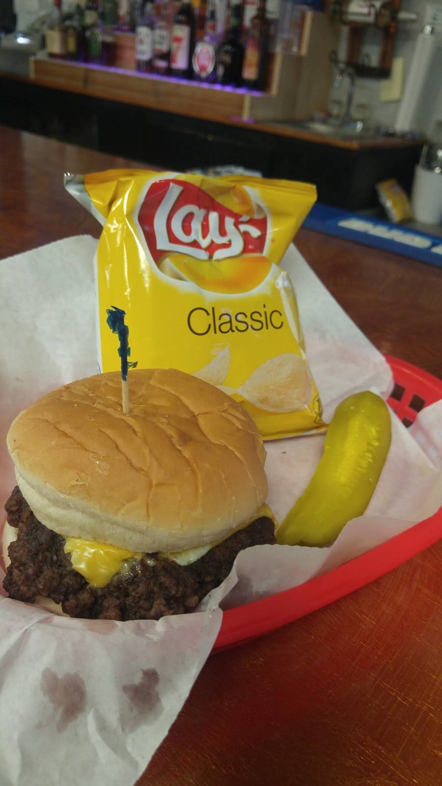 Court Cafe & Pub | restaurant | 209 W Main St, Louisa, VA 23093, USA | 5409675544 OR +1 540-967-5544