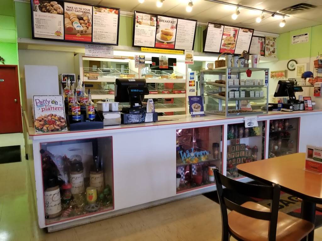 Big Apple Bagels | bakery | 5710 S 108th St, Hales Corners, WI 53130, USA | 4145293050 OR +1 414-529-3050