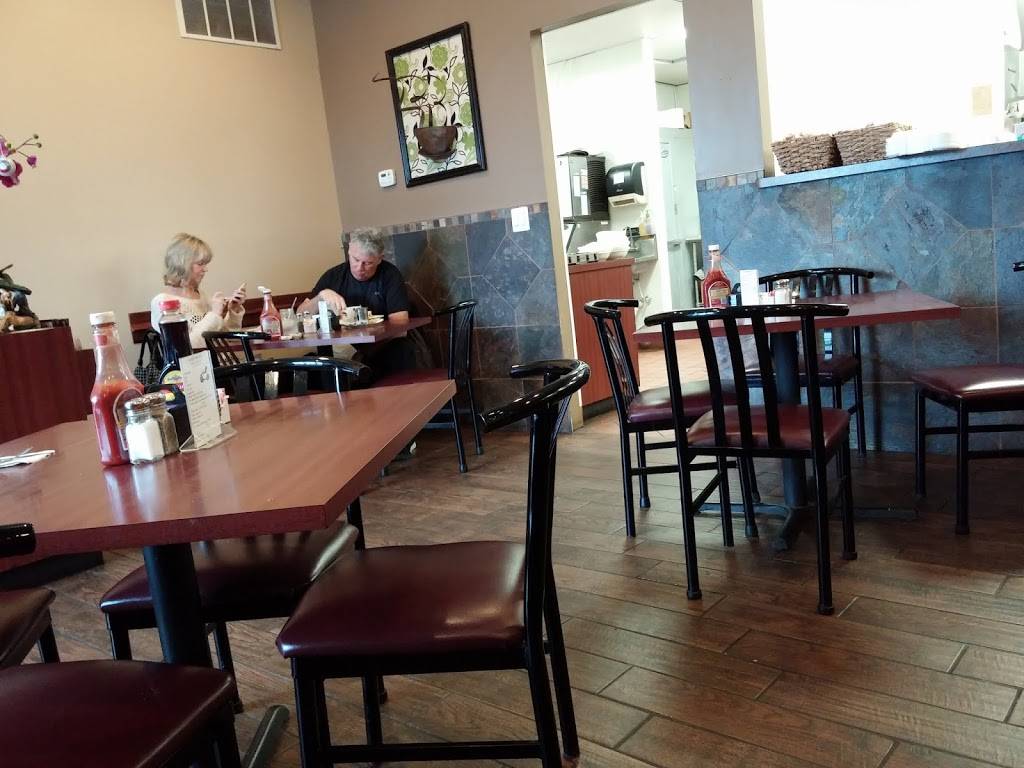 Alexanders Polish American Restaurant | restaurant | 559 S Lafayette St, South Lyon, MI 48178, USA | 2484861405 OR +1 248-486-1405