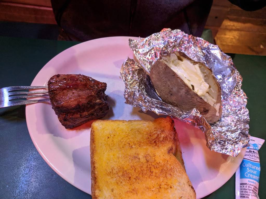 Sams Steakhouse | restaurant | 105 W Trefz Dr, Marshall, IL 62441, USA | 2178268123 OR +1 217-826-8123