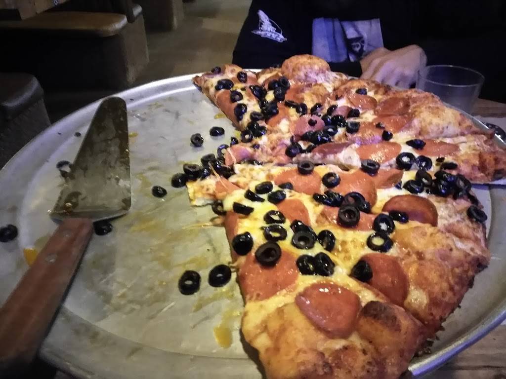 Round Table Pizza | meal delivery | 6548 Westside Rd, Redding, CA 96001, USA | 5302419461 OR +1 530-241-9461